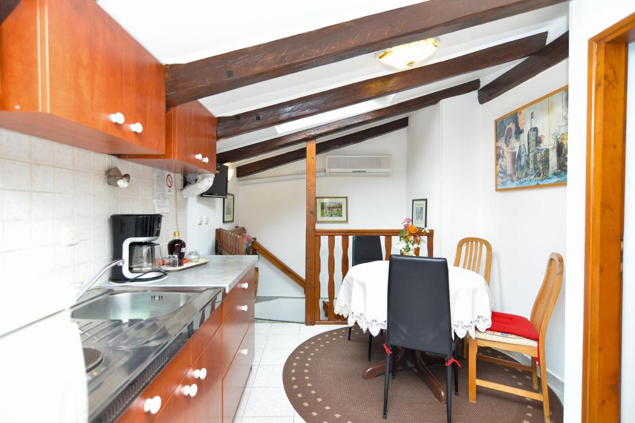 Apartment Rovinj Center 1053 ภายนอก รูปภาพ